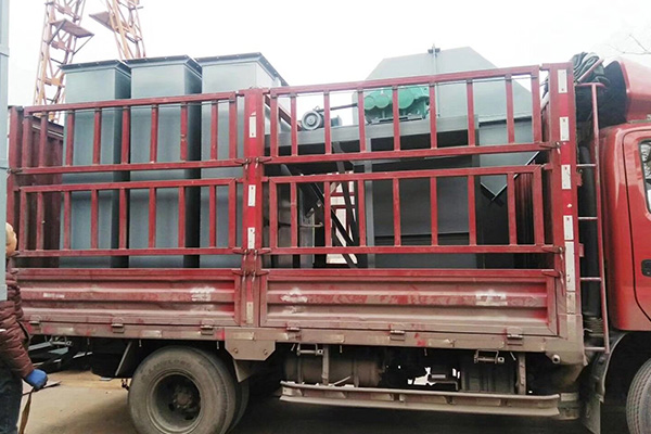 TH、HL250型鏈條（tiáo）鬥式提升機發貨